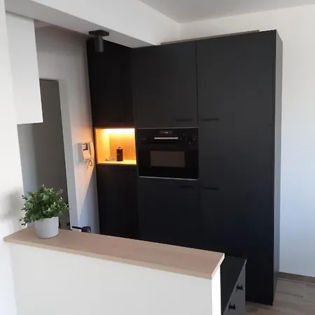 Novia - Op De Zeedijk, Parkeren Mogelijk *