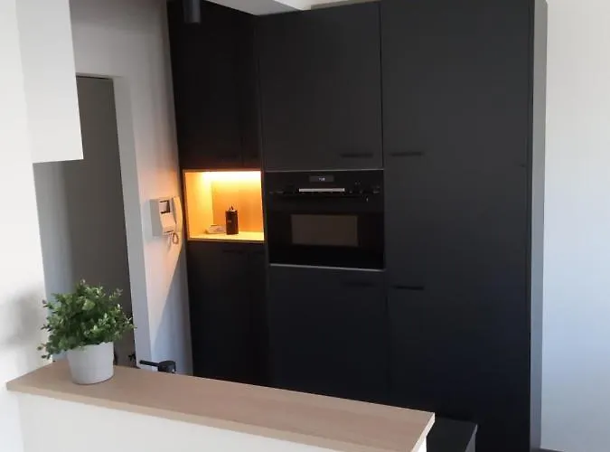 Novia - Op De Zeedijk, Parkeren Mogelijk *